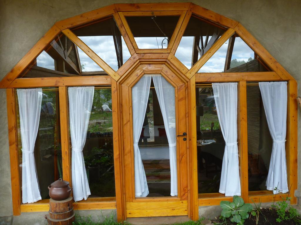 Earthship Patagonia Eco Accommodations El Bolson Bilik gambar